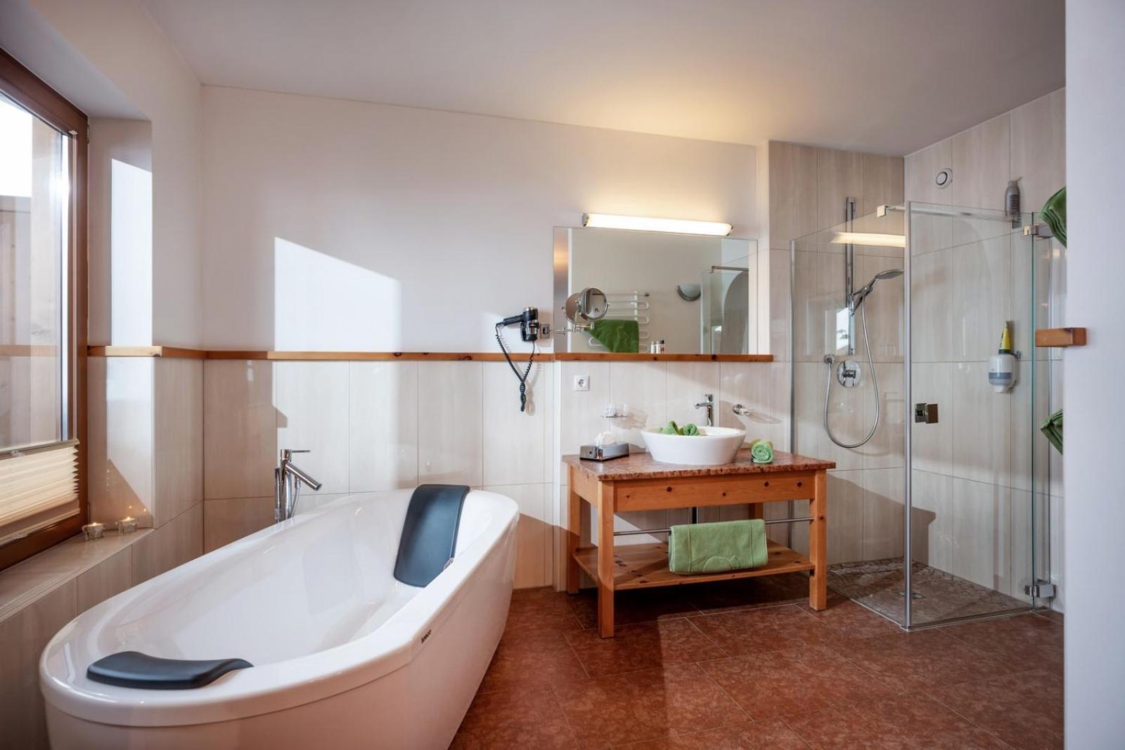 Natur- & Wanderhotel Tuxertal Bagian luar foto