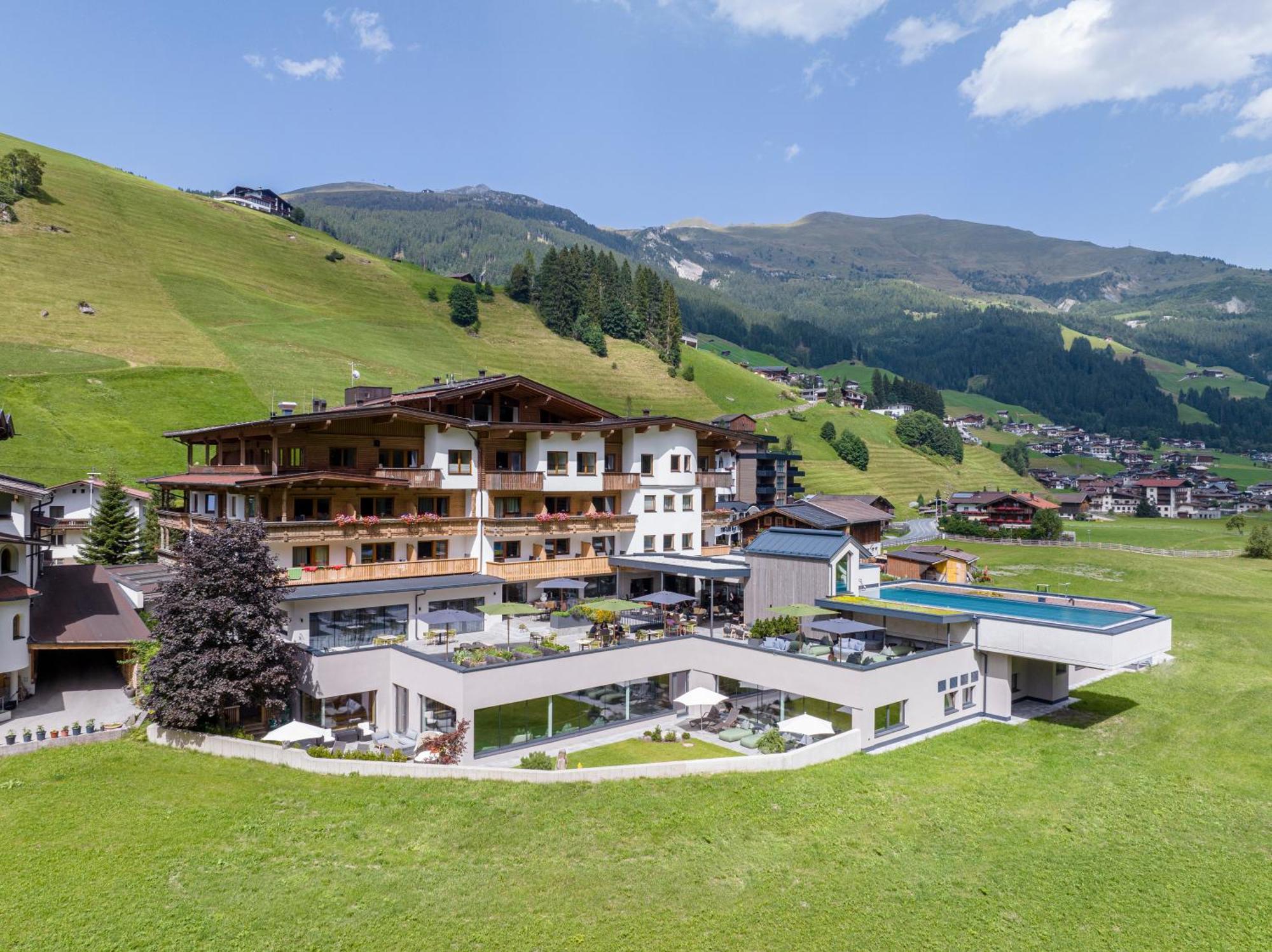 Natur- & Wanderhotel Tuxertal Bagian luar foto