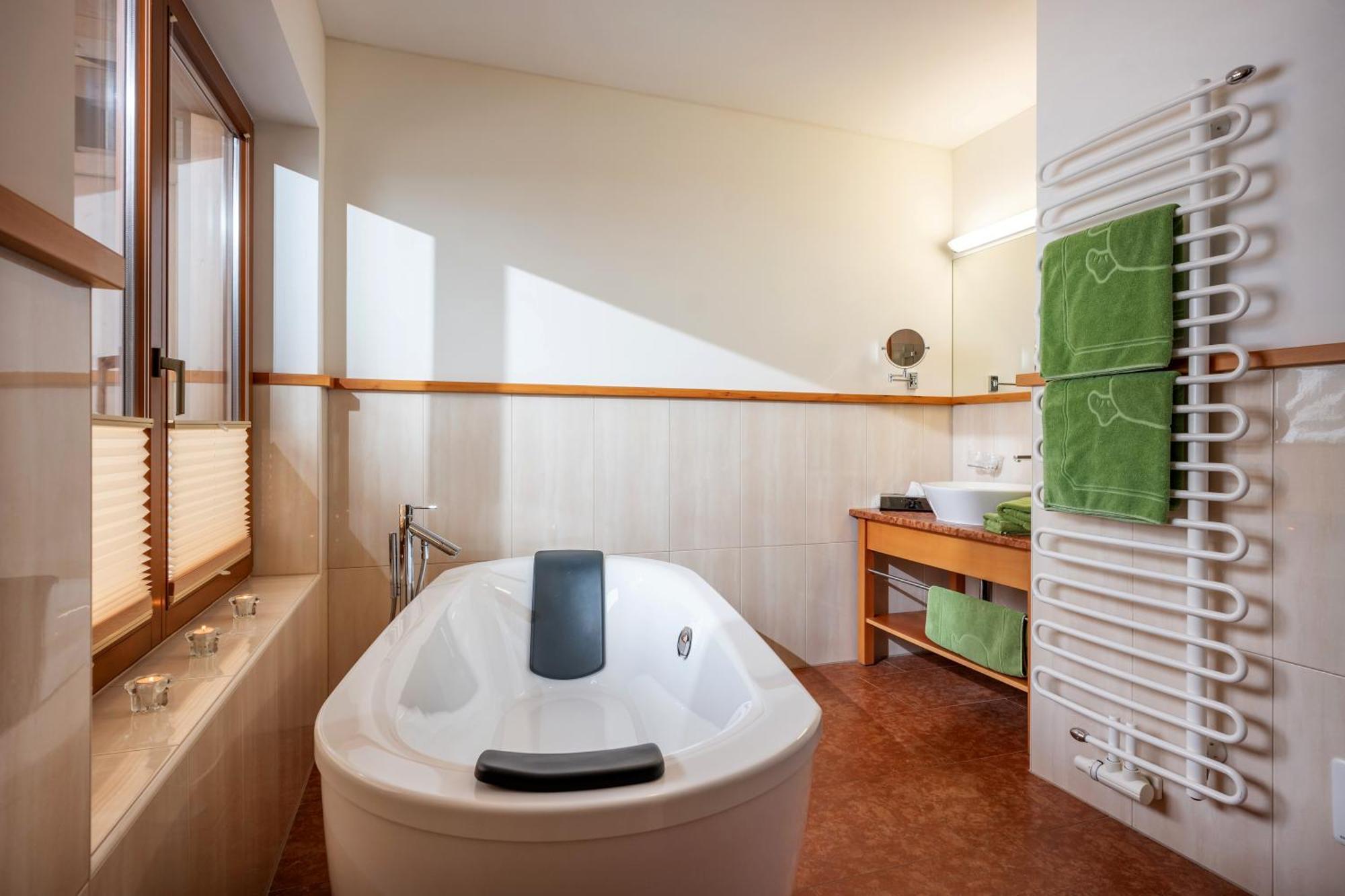 Natur- & Wanderhotel Tuxertal Bagian luar foto