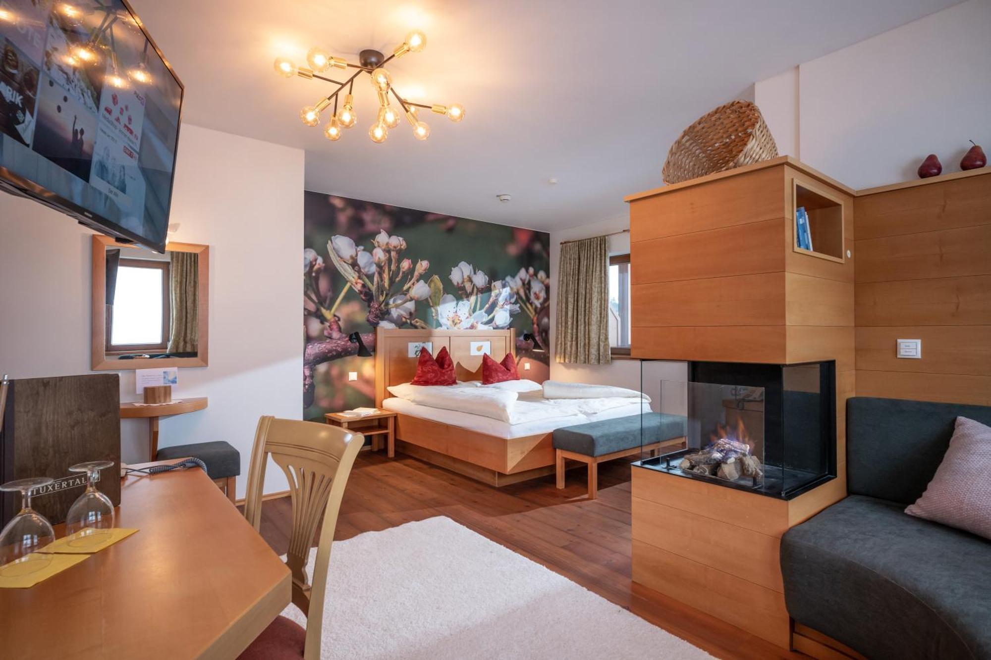 Natur- & Wanderhotel Tuxertal Bagian luar foto
