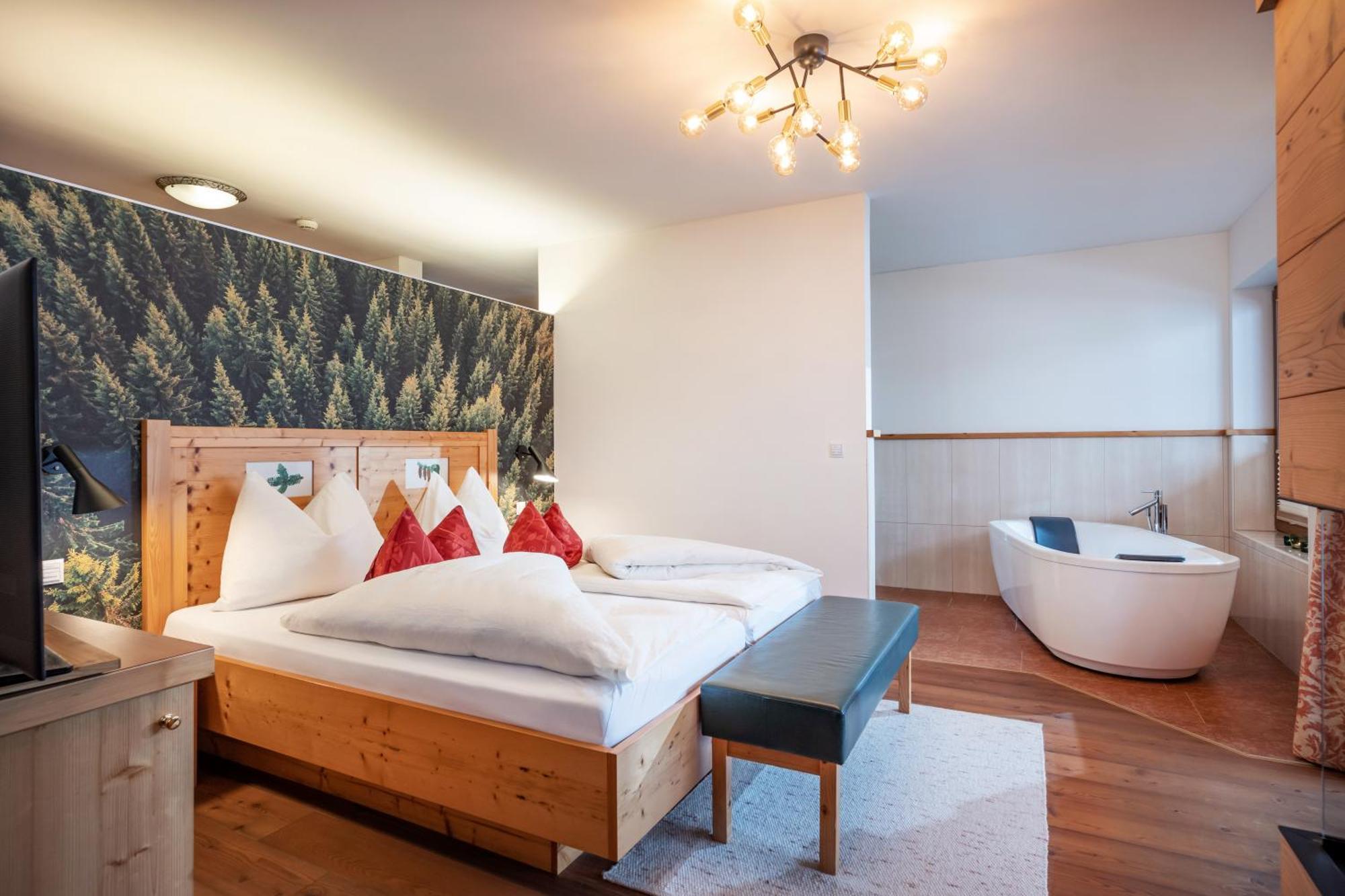 Natur- & Wanderhotel Tuxertal Bagian luar foto