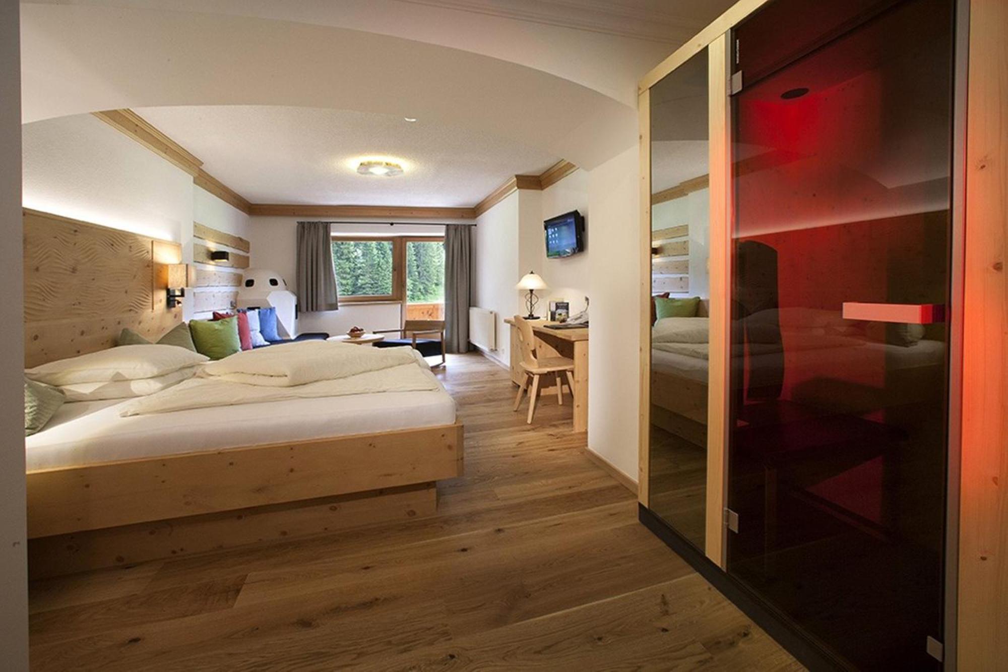 Natur- & Wanderhotel Tuxertal Ruang foto