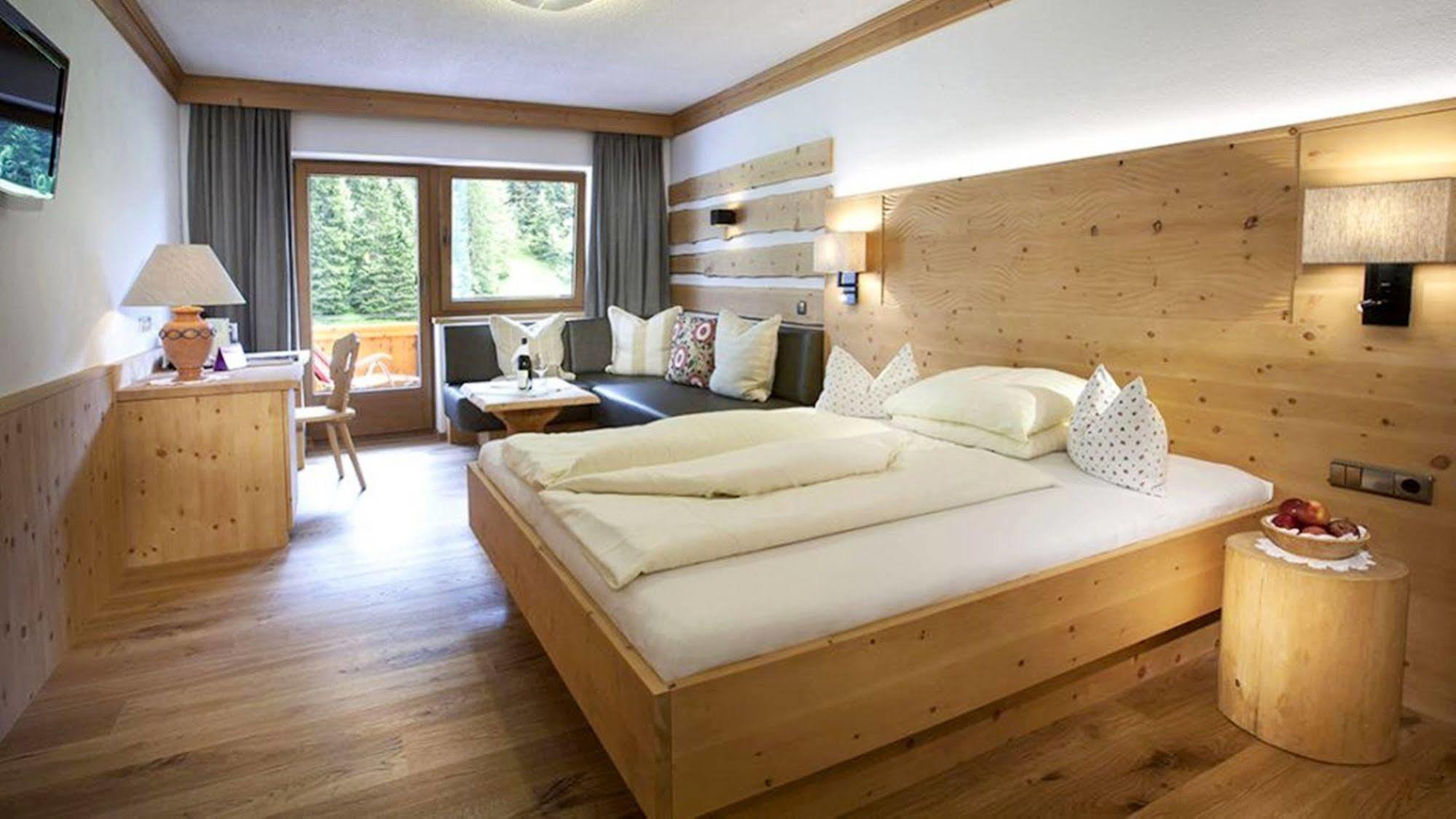 Natur- & Wanderhotel Tuxertal Bagian luar foto