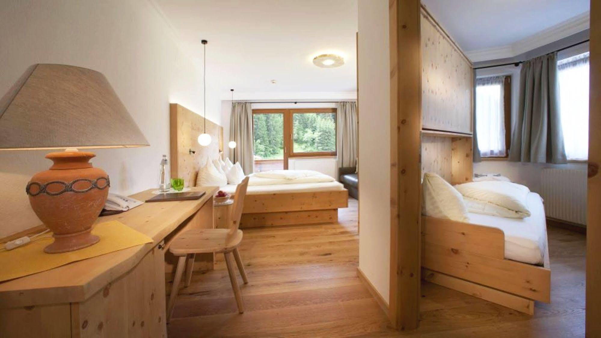 Natur- & Wanderhotel Tuxertal Bagian luar foto