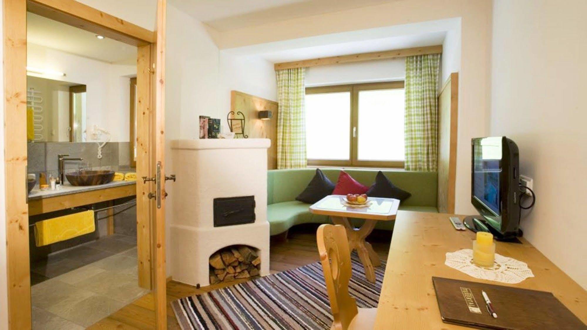 Natur- & Wanderhotel Tuxertal Bagian luar foto
