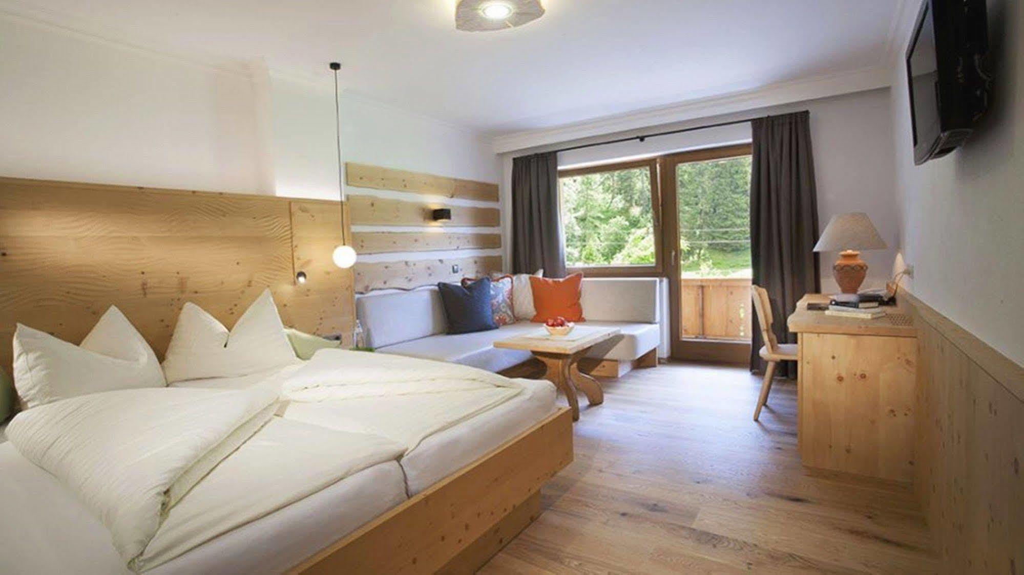 Natur- & Wanderhotel Tuxertal Bagian luar foto