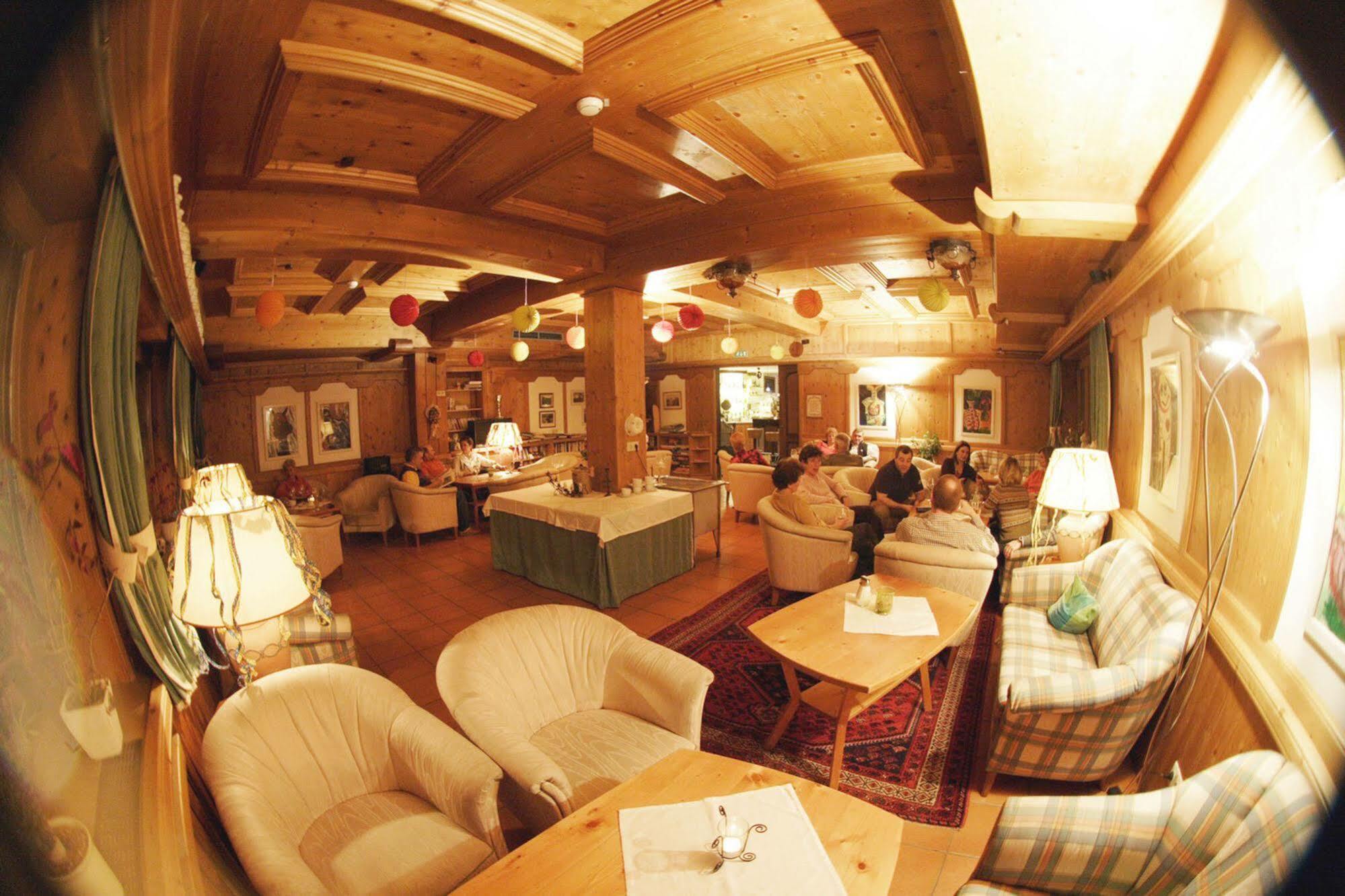 Natur- & Wanderhotel Tuxertal Bagian luar foto