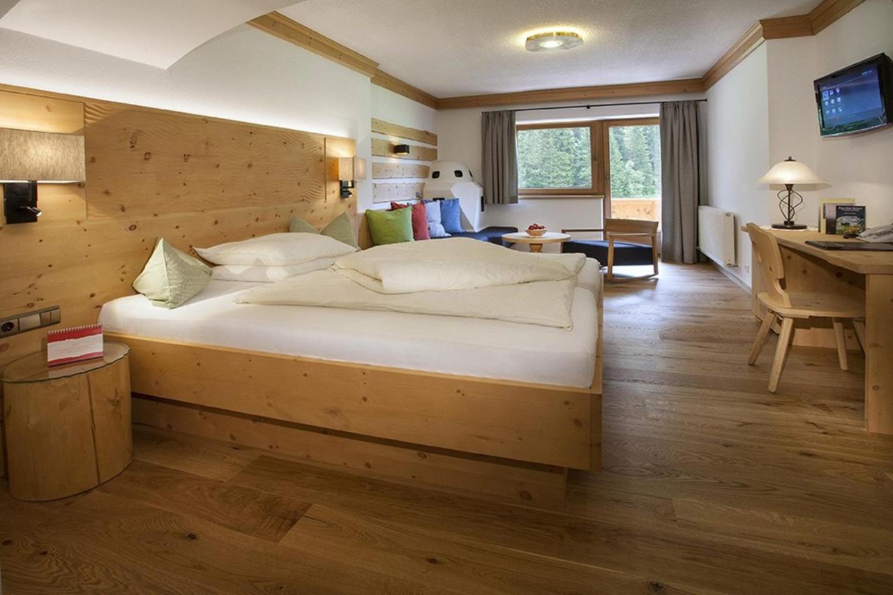 Natur- & Wanderhotel Tuxertal Ruang foto